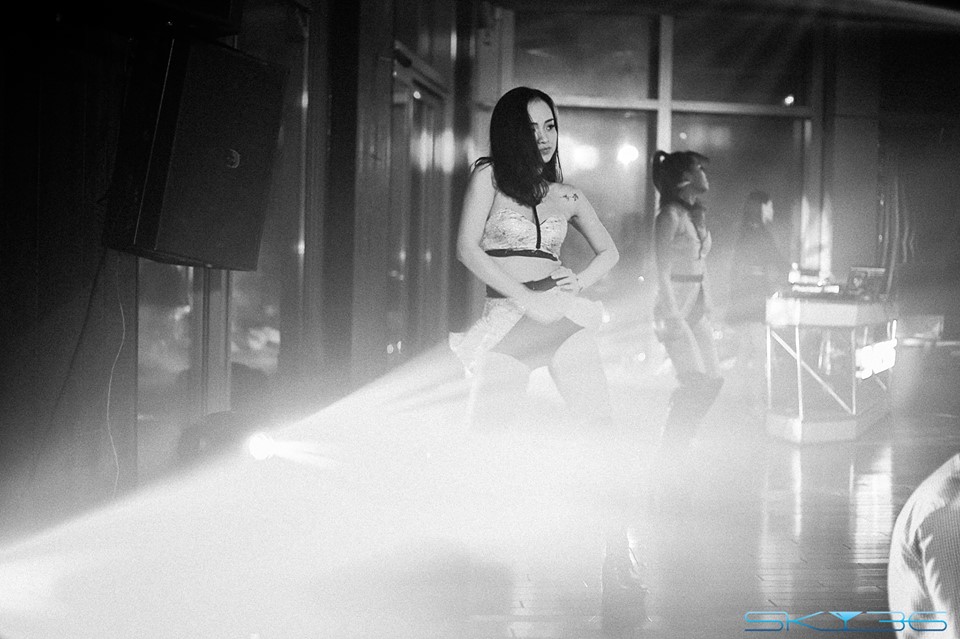 Nhóm nhảy sexy dance - Công Ty TNHH Thương Mại Và Giải Trí Sao Hỏa